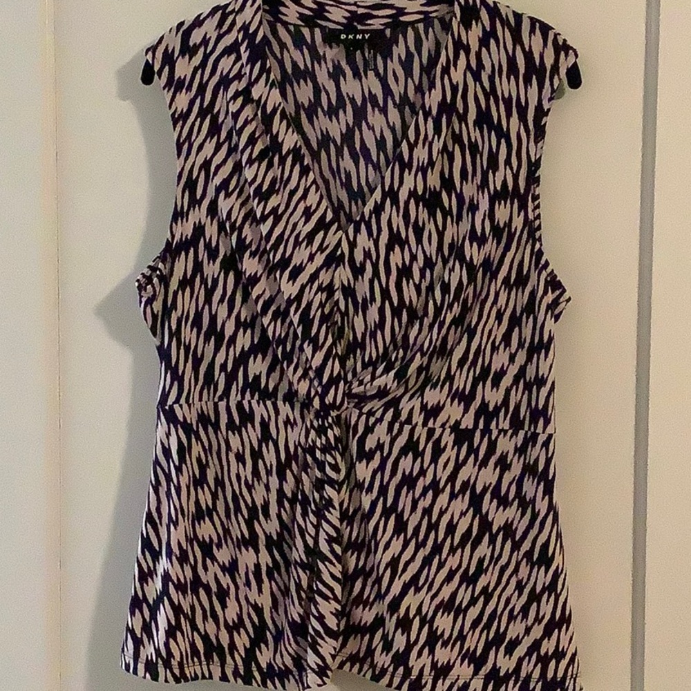 DKNY Purple/Pink Patterned Sleeveless Twist Waist V-neck Top